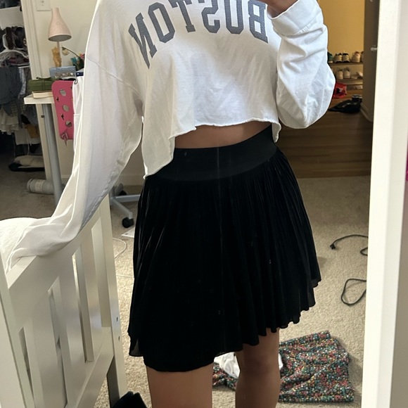 Natural Beauty Basic black mini skirt - Picture 3 of 3